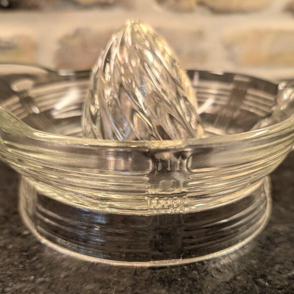VTG Juice Clear Glass Juicer Orange Lemon Lime Citrus Reamer Squeezer Holder - Picture 8 of 9